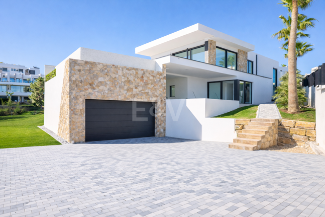 Frontline Golf Villa with Stunning Sea Views