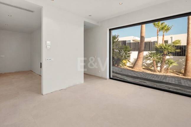Frontline Golf Villa with Stunning Sea Views