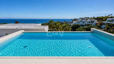 Villa en primera línea de golf con impresionantes vistas al mar