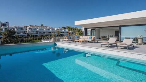 Villa en primera línea de golf con impresionantes vistas al mar