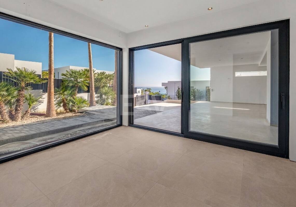 Villa en primera línea de golf con impresionantes vistas al mar