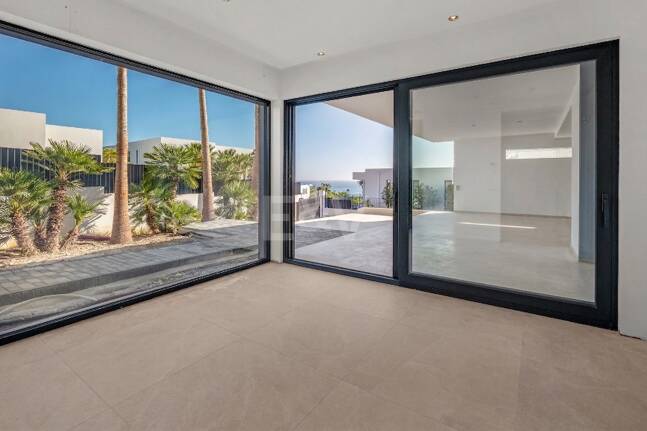 Frontline Golf Villa with Stunning Sea Views