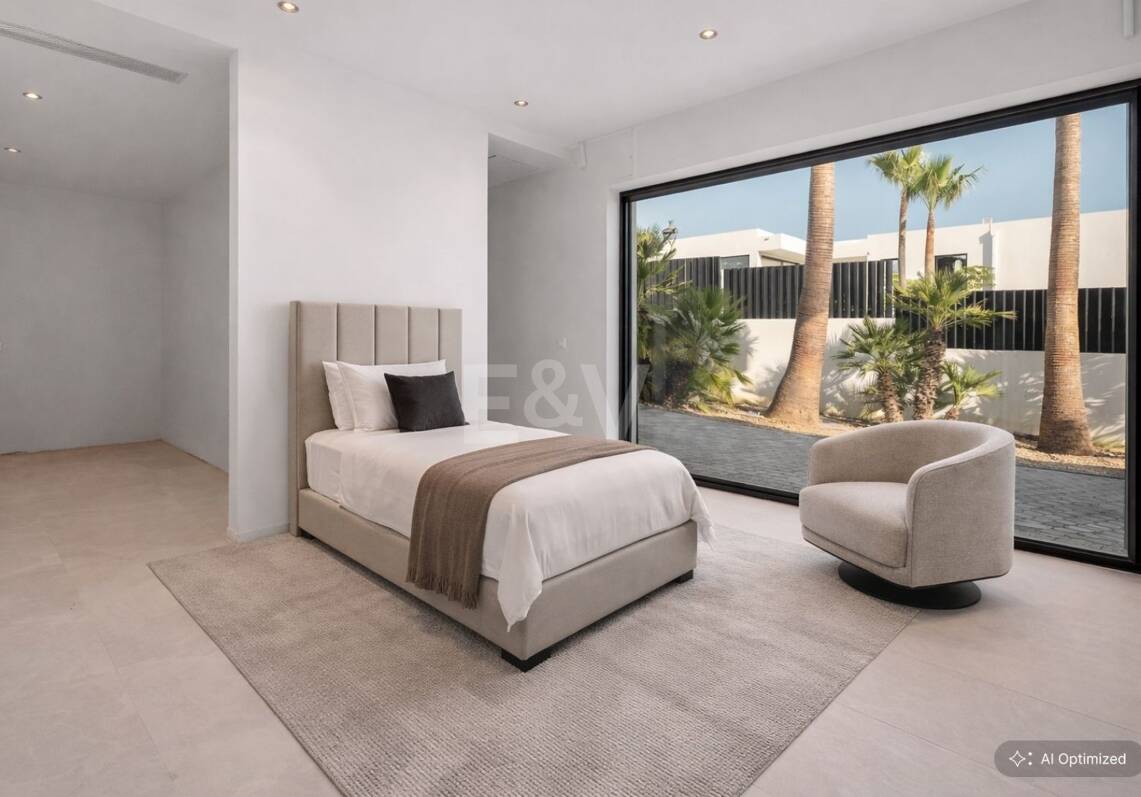 Villa en primera línea de golf con impresionantes vistas al mar