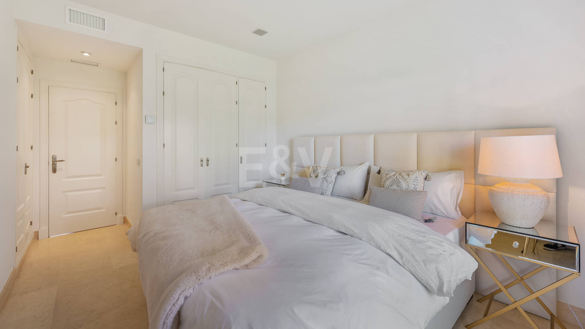 Penthouse duplex avec vue panoramique sur le golf et la mer à Capanes del Golf avec des prestations de style resort