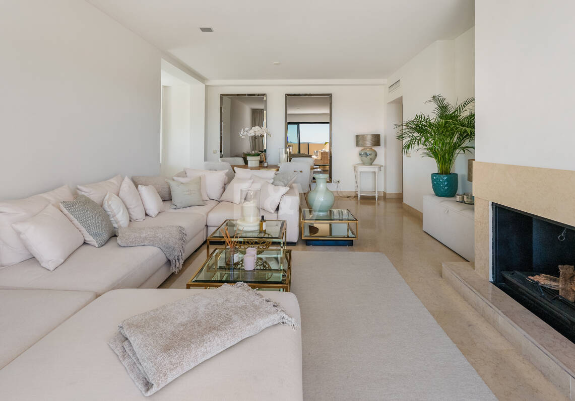 Maisonette-Penthouse in der luxuriösen Golfanlage Capanes del Golf in erster Reihe mit Panoramablick auf Golfplatz und Meer sowie Resort-Annehmlichkeiten