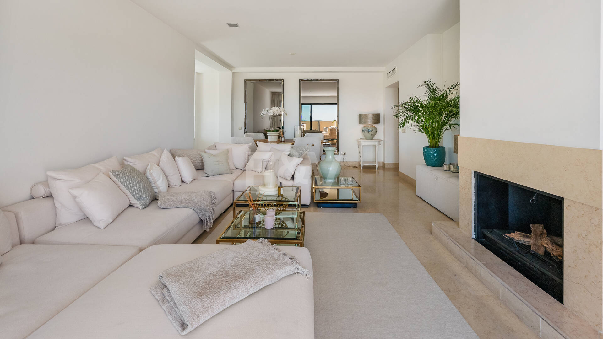 Penthouse duplex avec vue panoramique sur le golf et la mer à Capanes del Golf avec des prestations de style resort