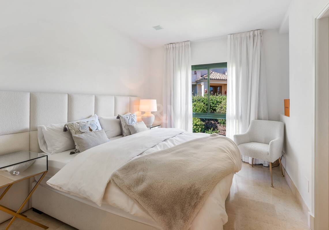 Maisonette-Penthouse in der luxuriösen Golfanlage Capanes del Golf in erster Reihe mit Panoramablick auf Golfplatz und Meer sowie Resort-Annehmlichkeiten
