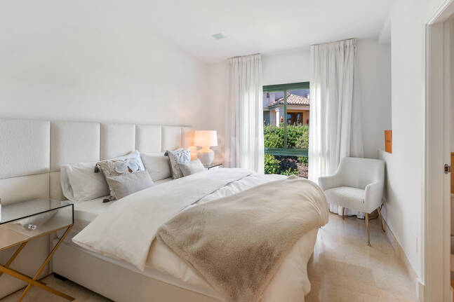 Penthouse duplex avec vue panoramique sur le golf et la mer à Capanes del Golf avec des prestations de style resort