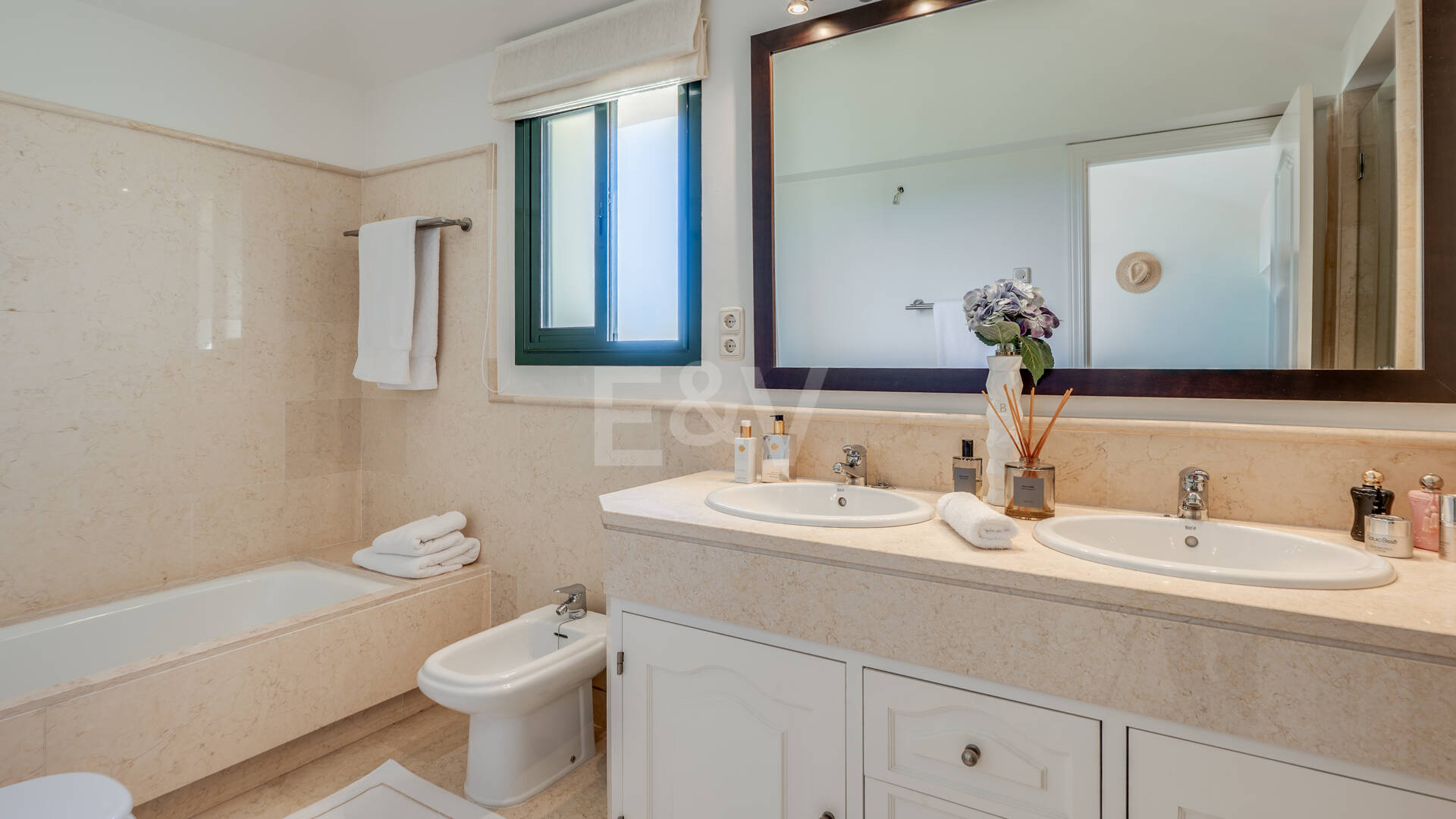 Penthouse duplex avec vue panoramique sur le golf et la mer à Capanes del Golf avec des prestations de style resort