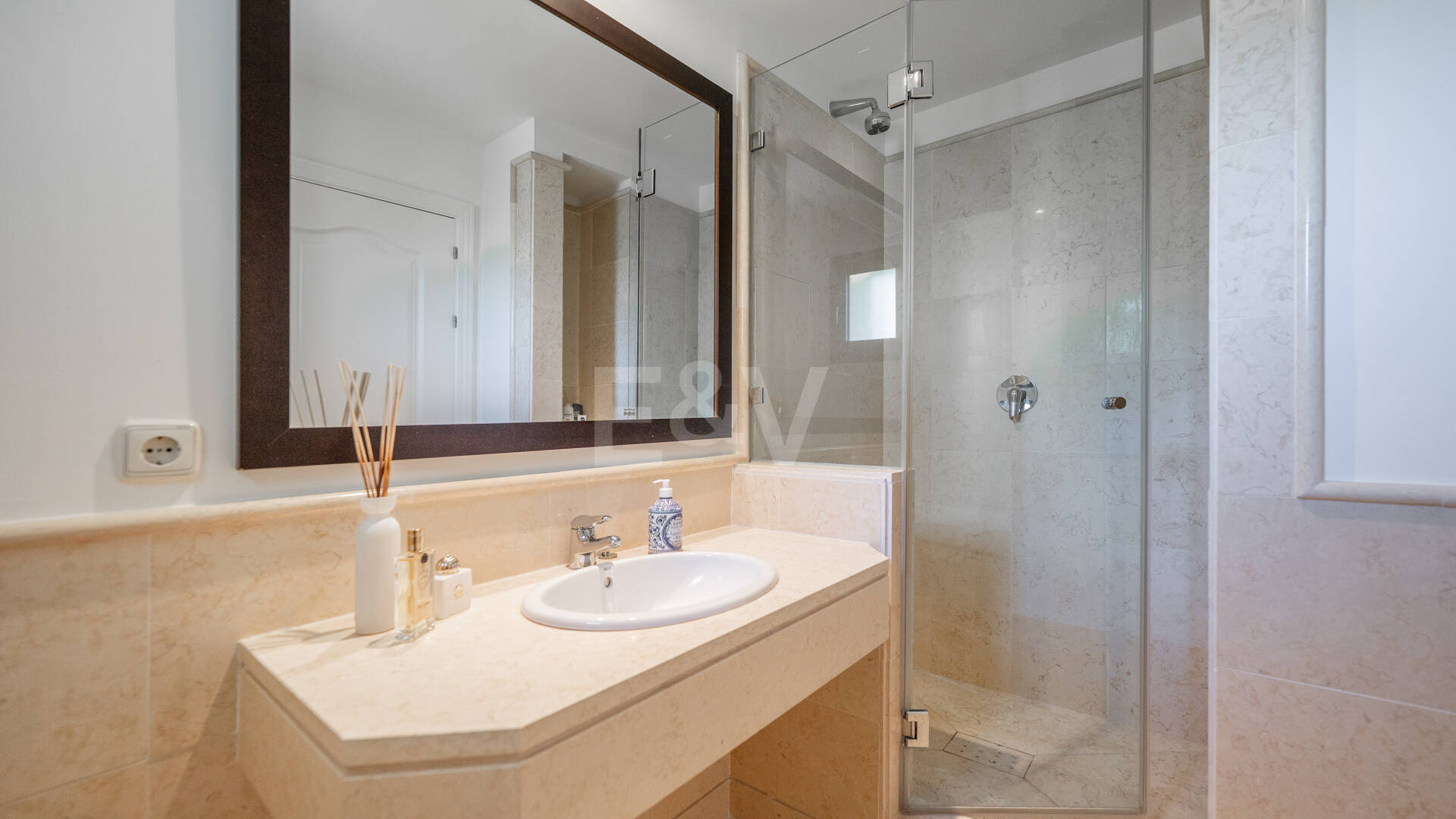 Penthouse duplex avec vue panoramique sur le golf et la mer à Capanes del Golf avec des prestations de style resort