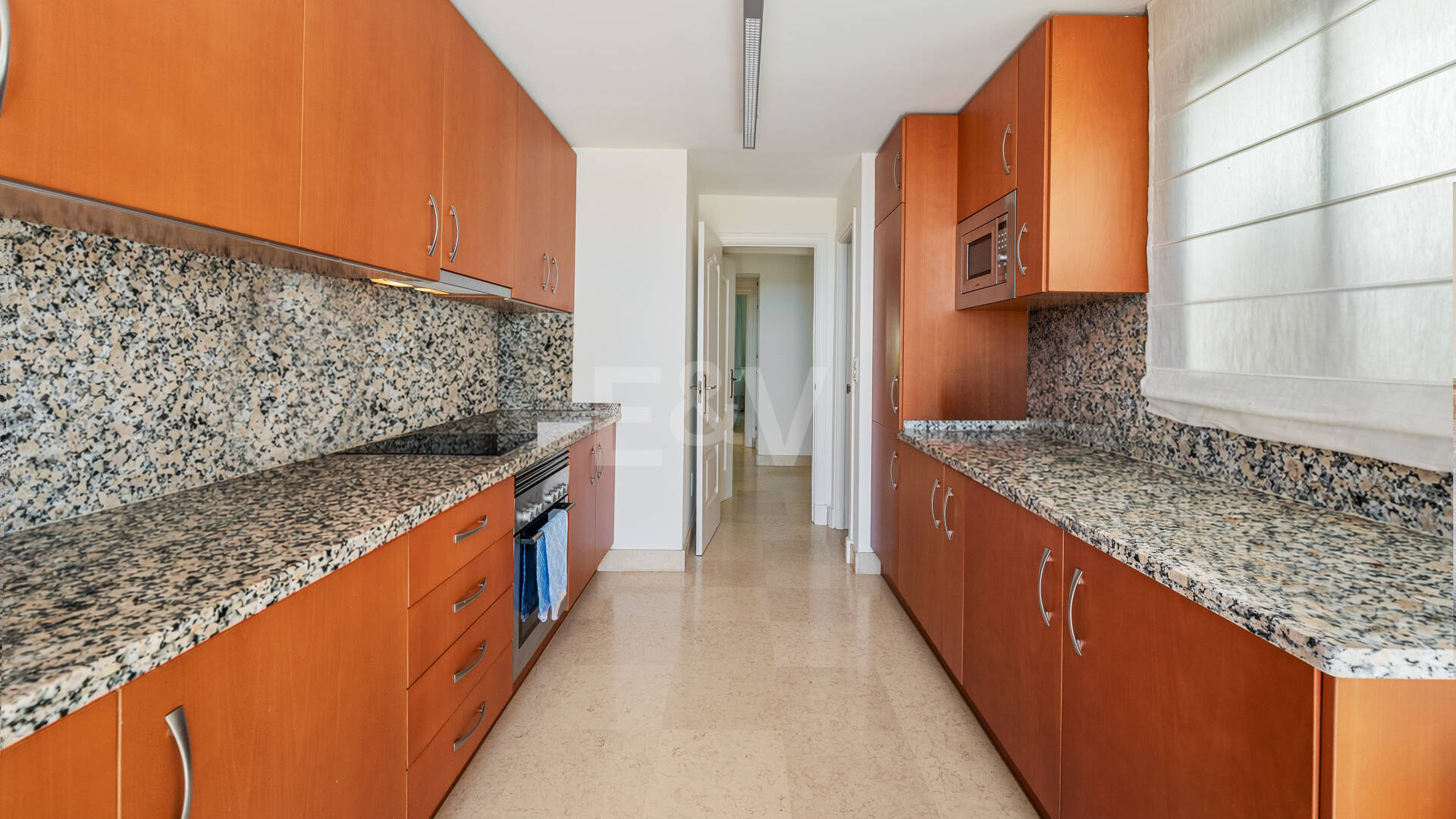 Penthouse duplex avec vue panoramique sur le golf et la mer à Capanes del Golf avec des prestations de style resort