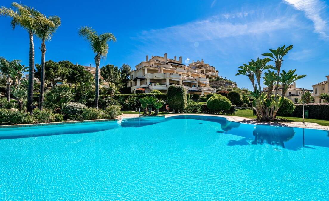 Luksusowy apartament dwupoziomowy z panoramicznym widokiem i resort stylu udogodnienia