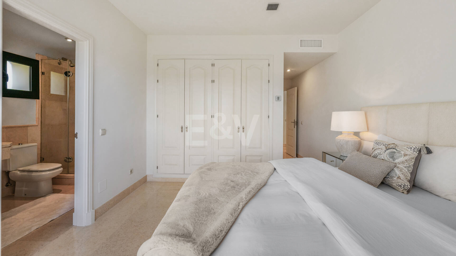 Penthouse duplex avec vue panoramique sur le golf et la mer à Capanes del Golf avec des prestations de style resort