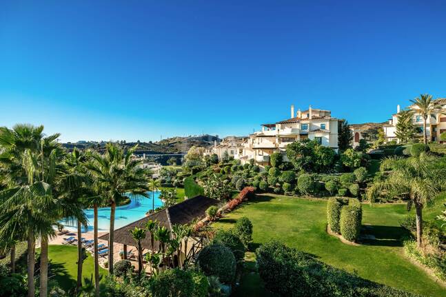 Penthouse duplex avec vue panoramique sur le golf et la mer à Capanes del Golf avec des prestations de style resort