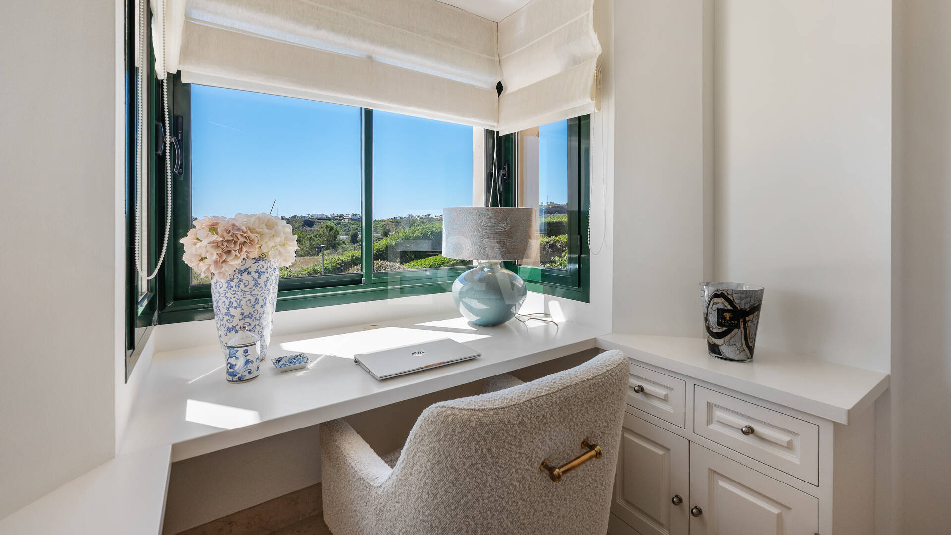 Penthouse duplex avec vue panoramique sur le golf et la mer à Capanes del Golf avec des prestations de style resort