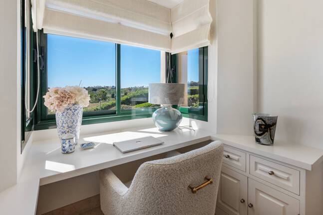 Penthouse duplex avec vue panoramique sur le golf et la mer à Capanes del Golf avec des prestations de style resort