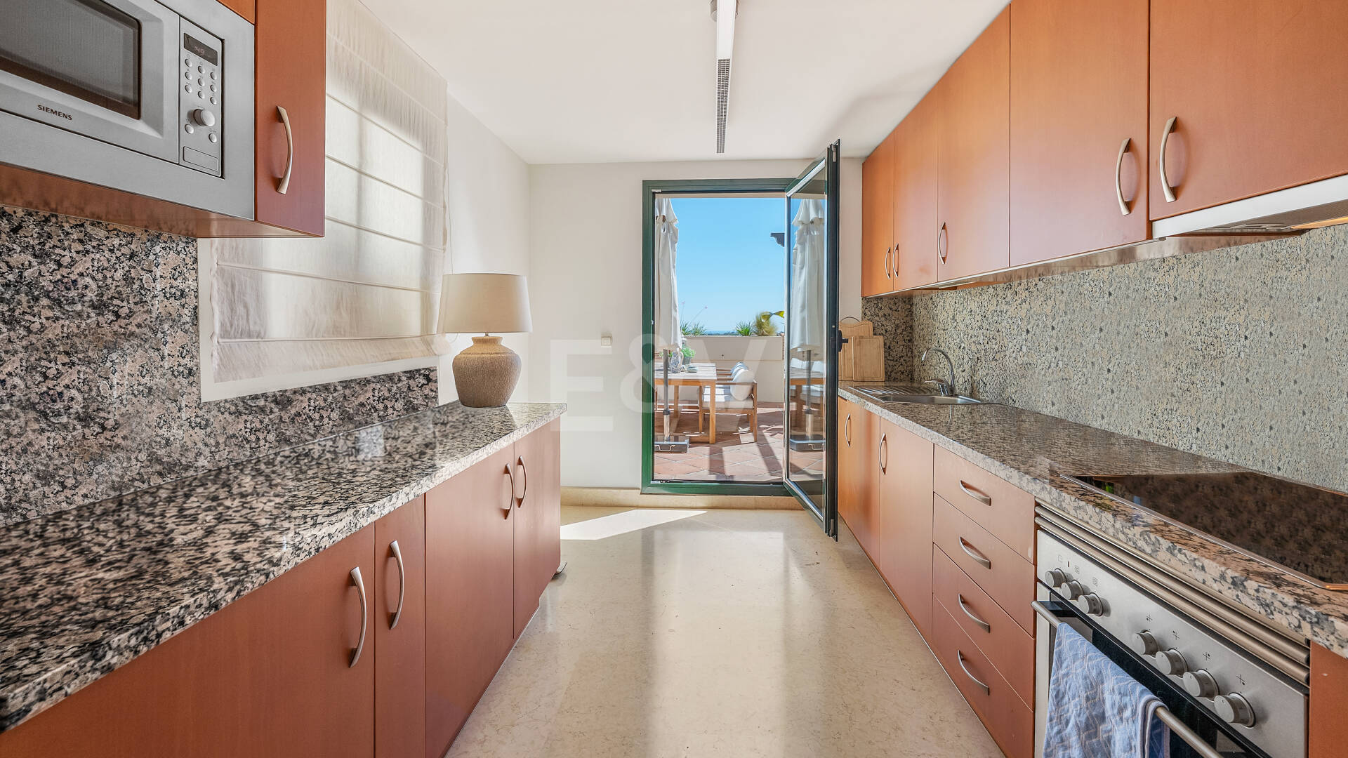 Penthouse duplex avec vue panoramique sur le golf et la mer à Capanes del Golf avec des prestations de style resort