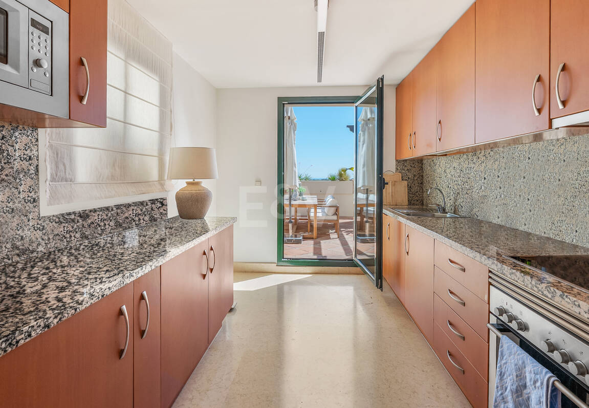 Penthouse duplex avec vue panoramique sur le golf et la mer à Capanes del Golf avec des prestations de style resort