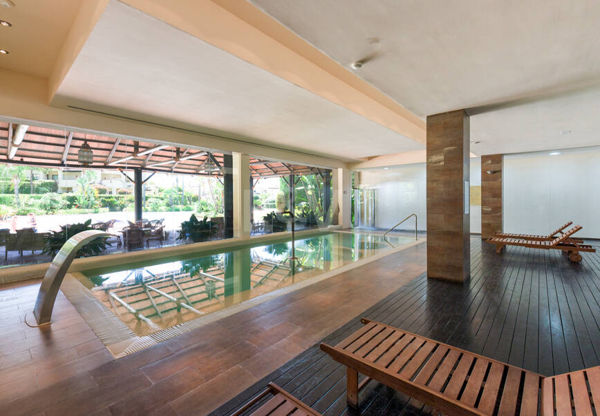 Penthouse duplex avec vue panoramique sur le golf et la mer à Capanes del Golf avec des prestations de style resort