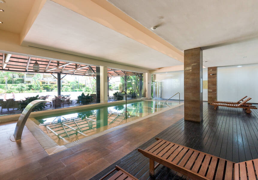 Maisonette-Penthouse in der luxuriösen Golfanlage Capanes del Golf in erster Reihe mit Panoramablick auf Golfplatz und Meer sowie Resort-Annehmlichkeiten