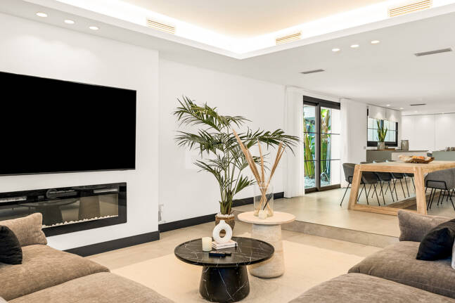 Exclusive Villa with Private Tennis Court Next to Four Seasons Resort