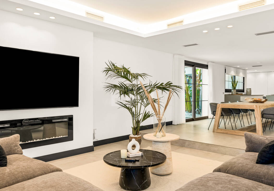 Exclusive Villa with Private Tennis Court Next to Four Seasons Resort