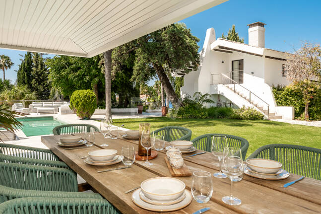 Exclusive Villa with Private Tennis Court Next to Four Seasons Resort