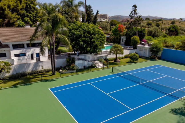 Exclusive Villa with Private Tennis Court Next to Four Seasons Resort