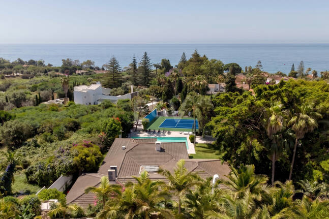 Exclusive Villa with Private Tennis Court Next to Four Seasons Resort