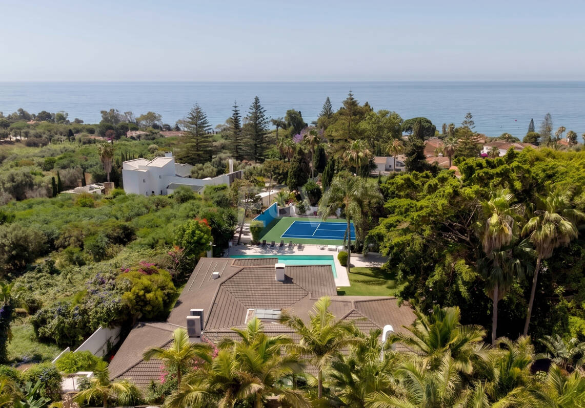 Exclusive Villa with Private Tennis Court Next to Four Seasons Resort
