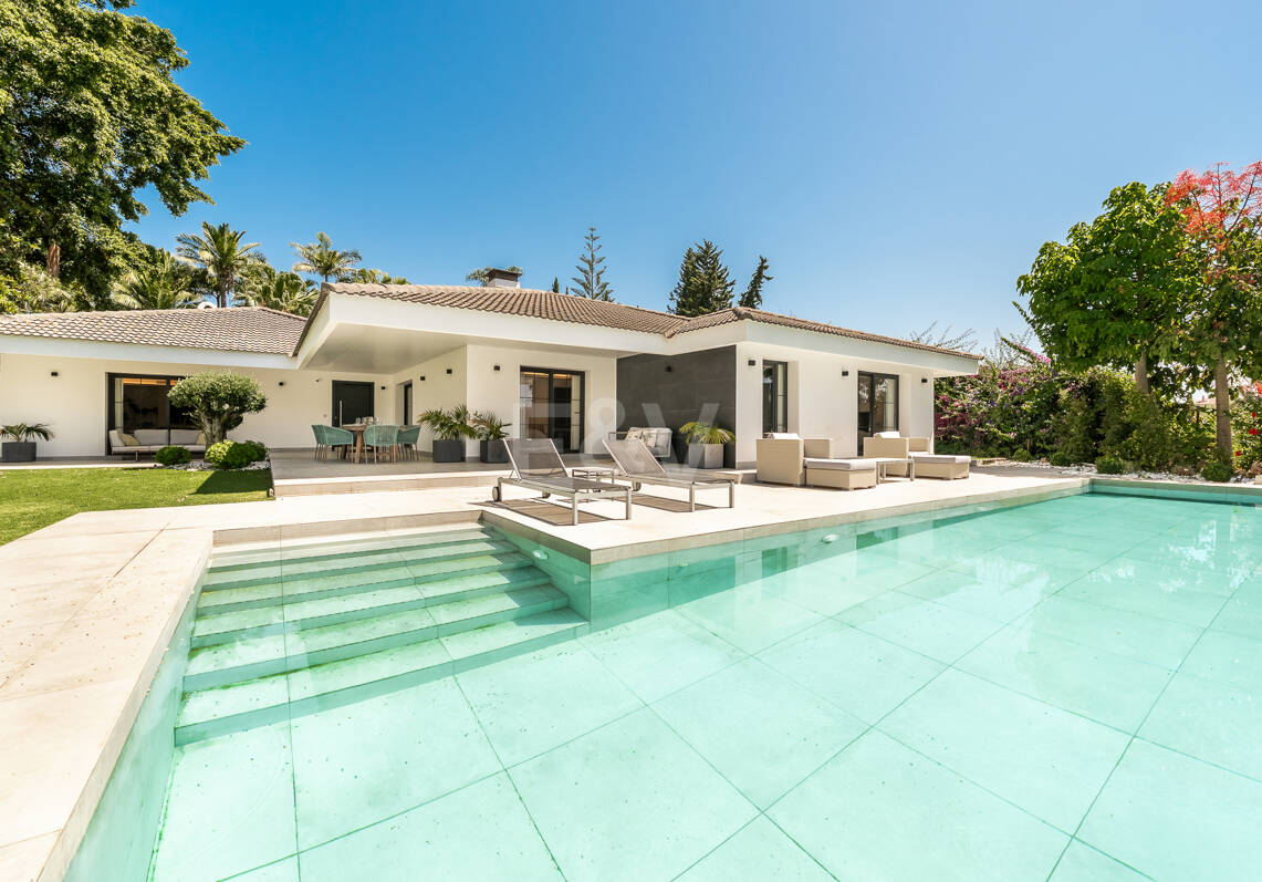 Exclusive Villa with Private Tennis Court Next to Four Seasons Resort