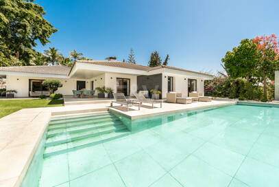 Exclusive Villa with Private Tennis Court Next to Four Seasons Resort