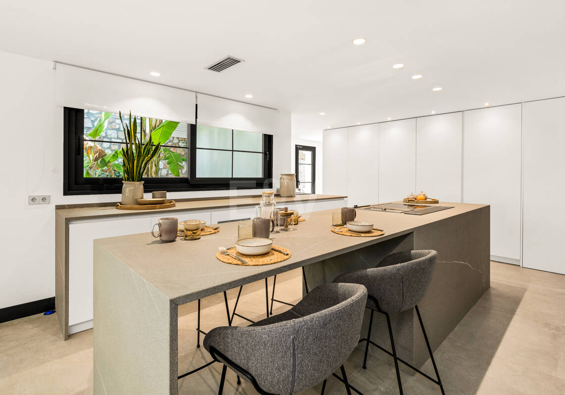 Exclusive Villa with Private Tennis Court Next to Four Seasons Resort