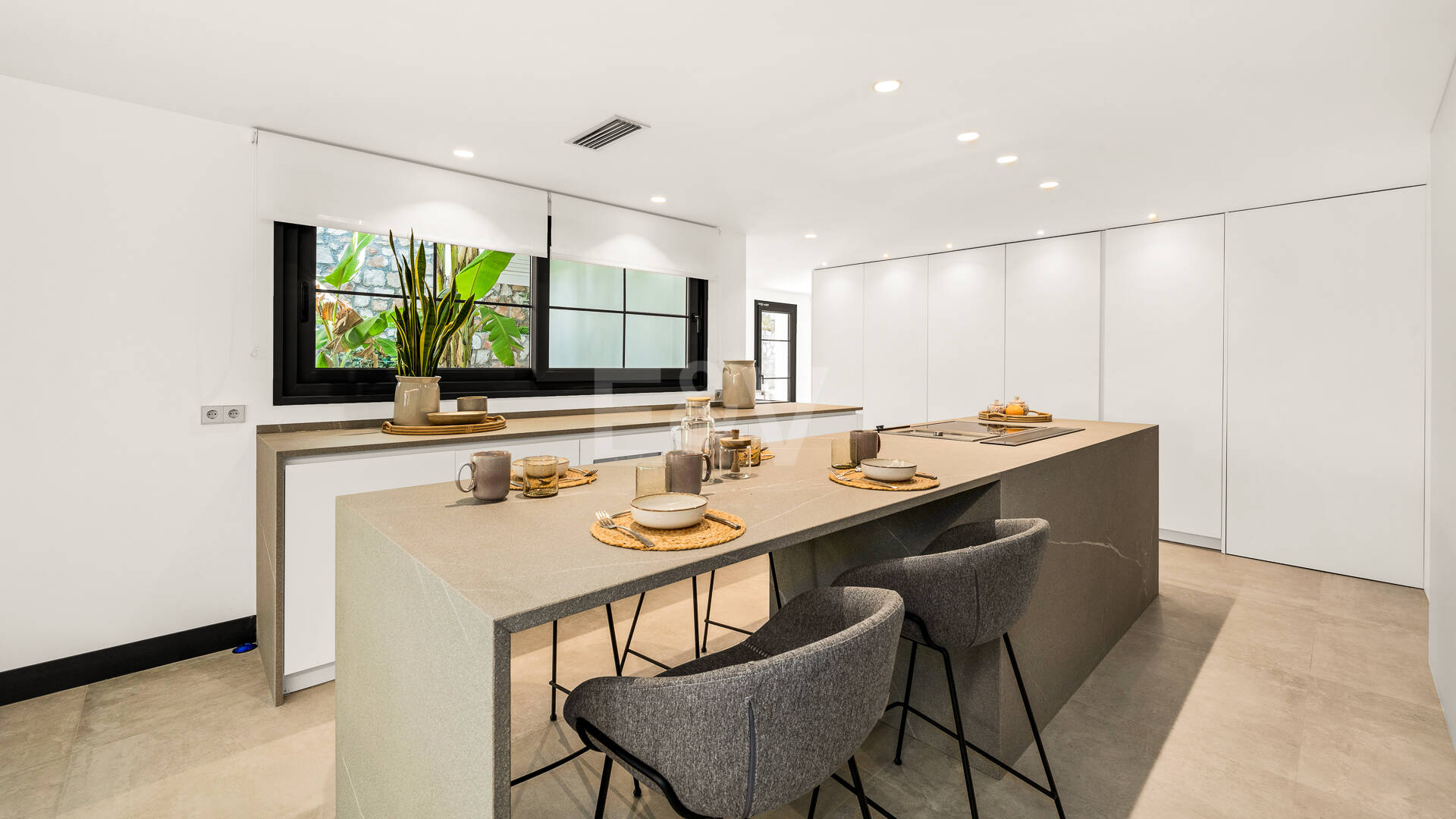 Exclusive Villa with Private Tennis Court Next to Four Seasons Resort