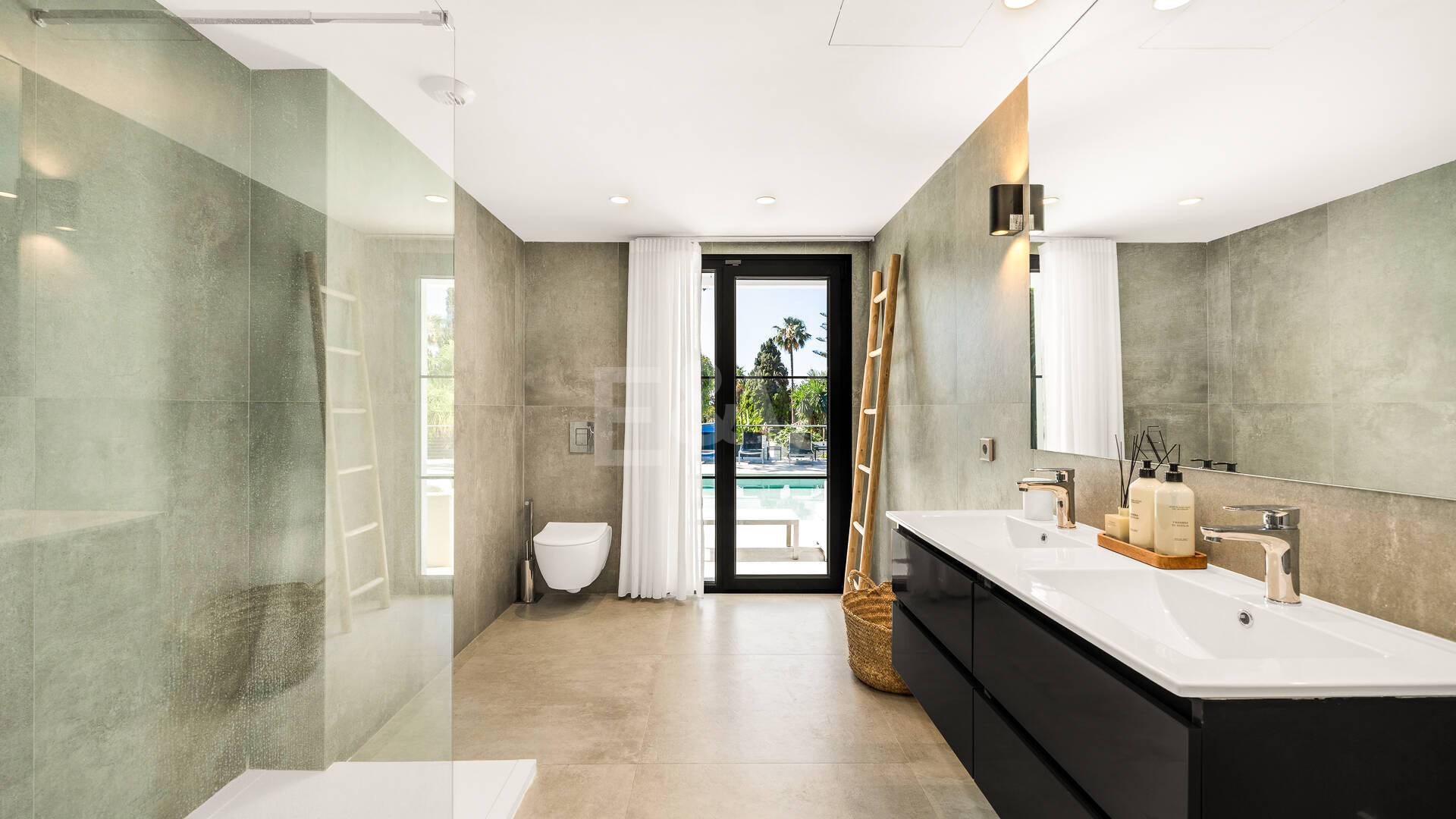 Exclusive Villa with Private Tennis Court Next to Four Seasons Resort