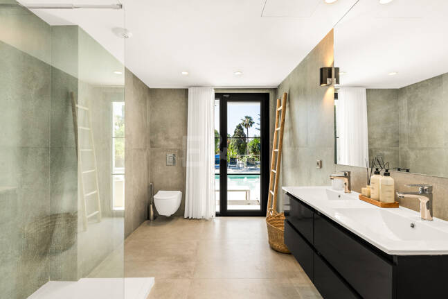 Exclusive Villa with Private Tennis Court Next to Four Seasons Resort