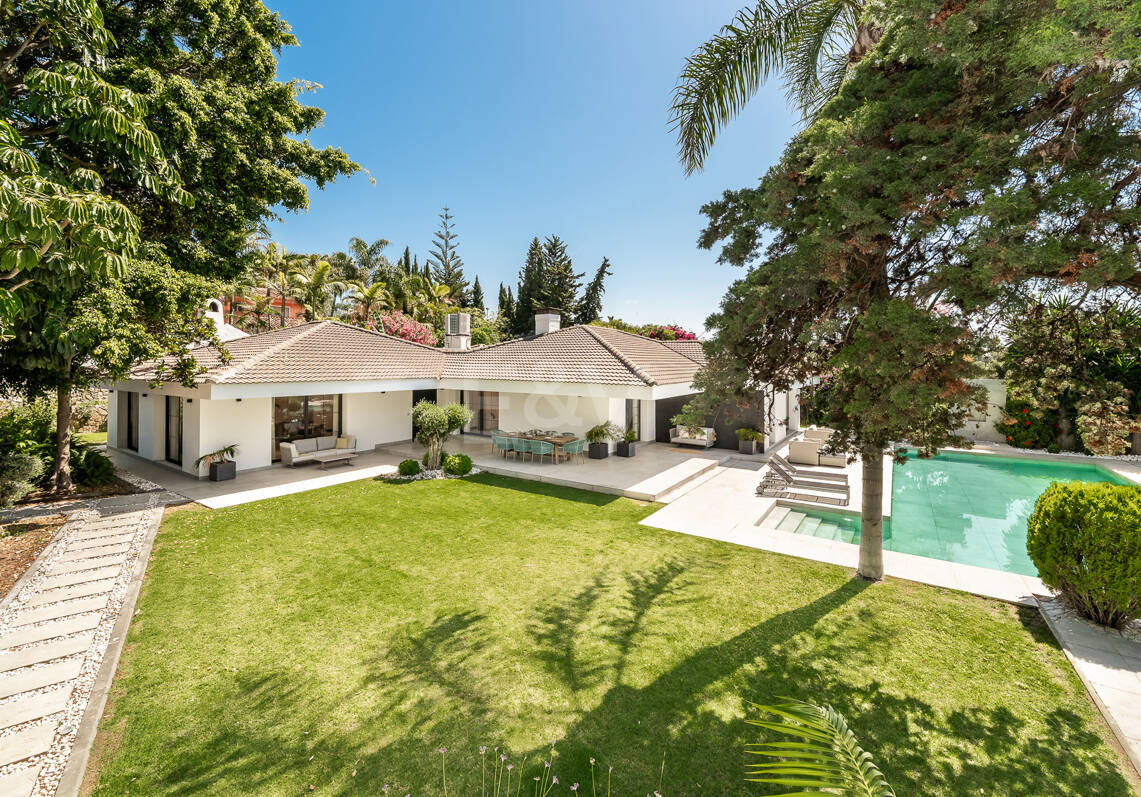 Exclusive Villa with Private Tennis Court Next to Four Seasons Resort