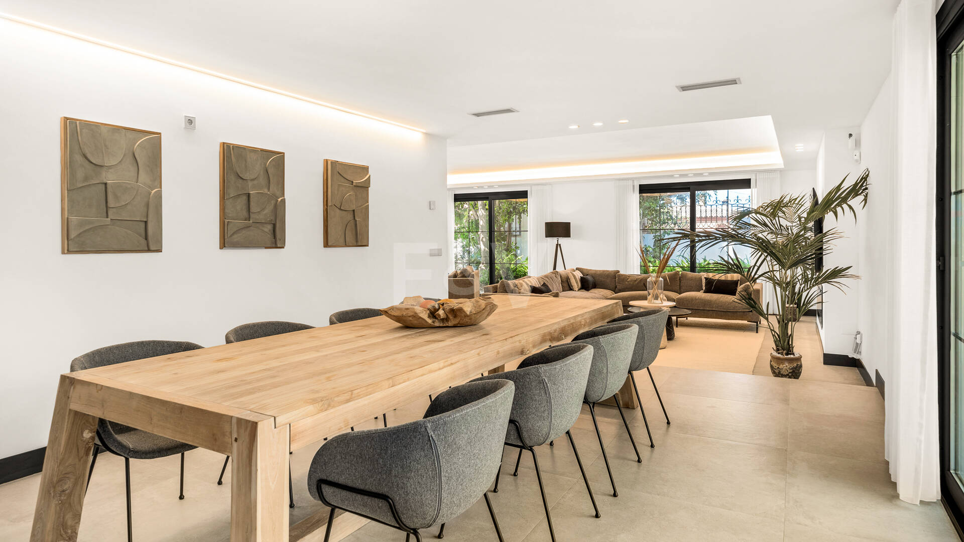 Exclusive Villa with Private Tennis Court Next to Four Seasons Resort