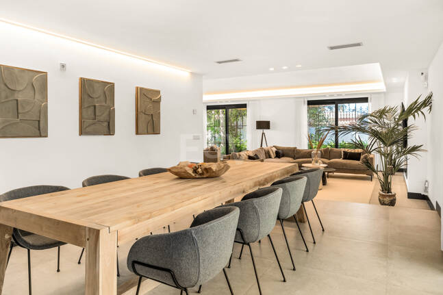 Exclusive Villa with Private Tennis Court Next to Four Seasons Resort