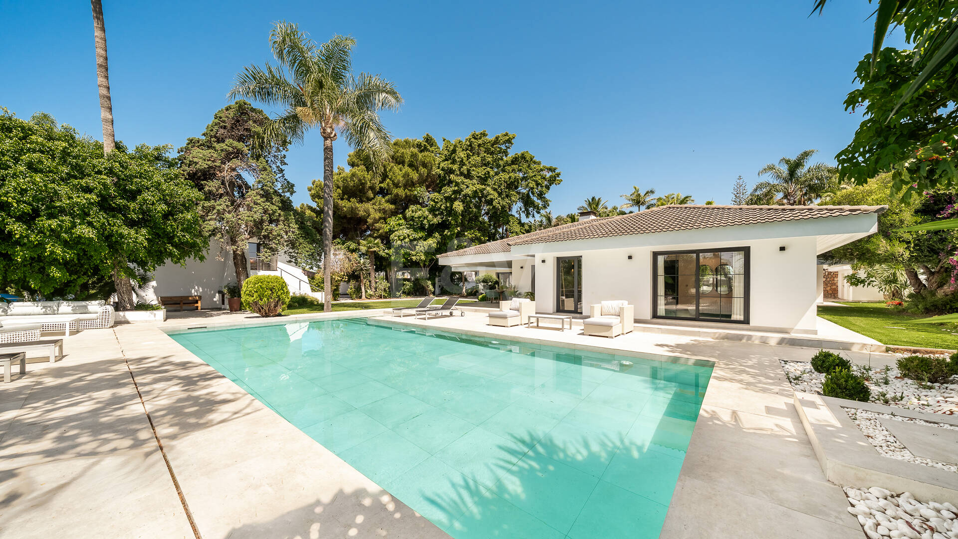 Exclusive Villa with Private Tennis Court Next to Four Seasons Resort