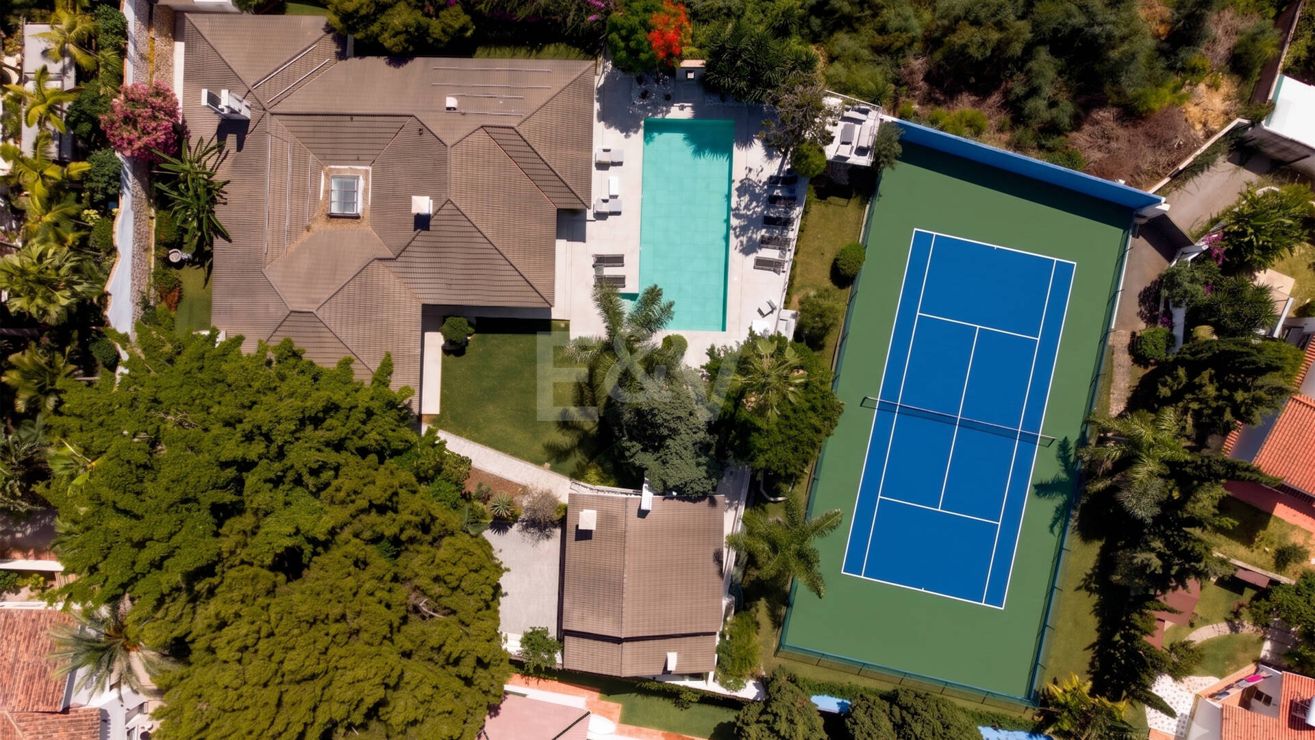 Exclusive Villa with Private Tennis Court Next to Four Seasons Resort
