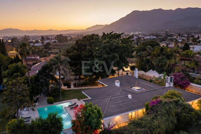 Exclusive Villa with Private Tennis Court Next to Four Seasons Resort