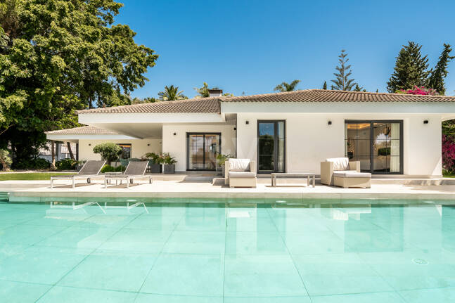 Exclusive Villa with Private Tennis Court Next to Four Seasons Resort