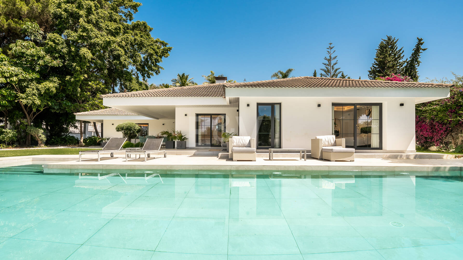 Exclusive Villa with Private Tennis Court Next to Four Seasons Resort