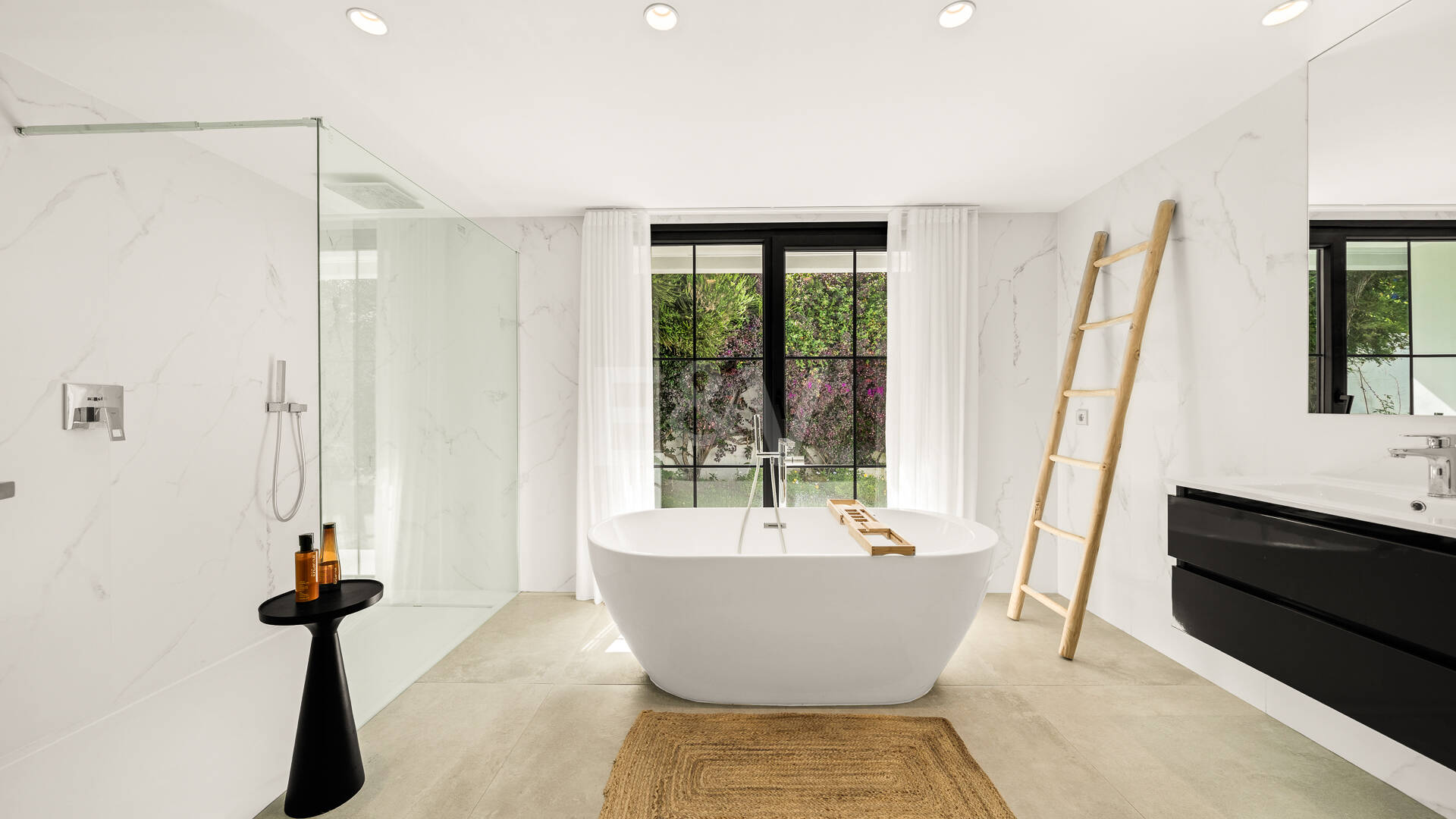 Exclusive Villa with Private Tennis Court Next to Four Seasons Resort