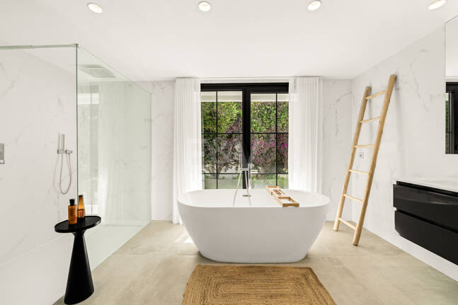 Exclusive Villa with Private Tennis Court Next to Four Seasons Resort