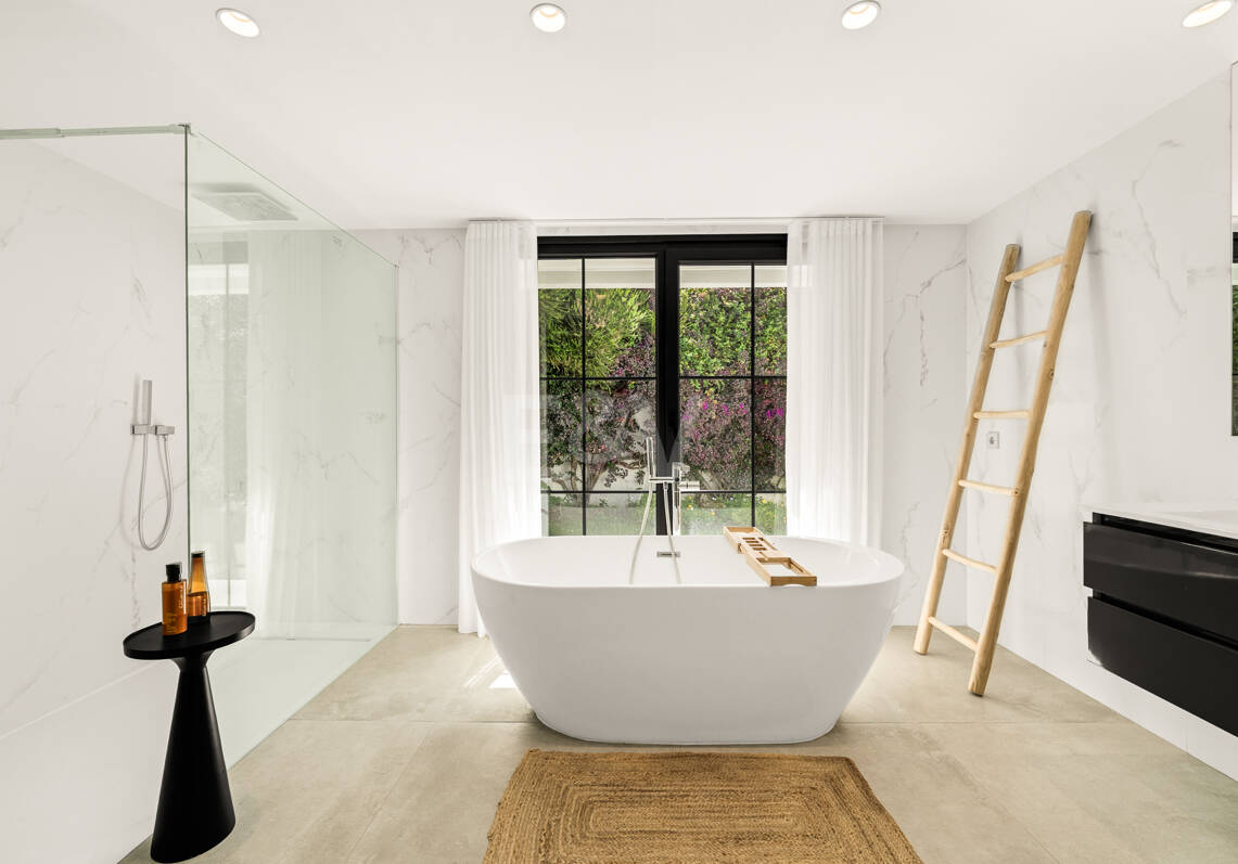 Exclusive Villa with Private Tennis Court Next to Four Seasons Resort