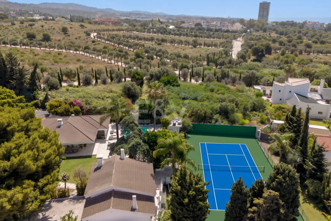 Exclusive Villa with Private Tennis Court Next to Four Seasons Resort