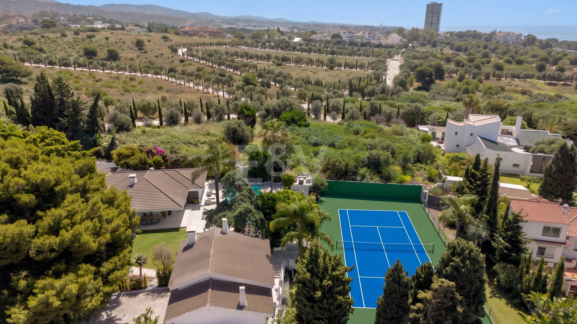 Exclusive Villa with Private Tennis Court Next to Four Seasons Resort