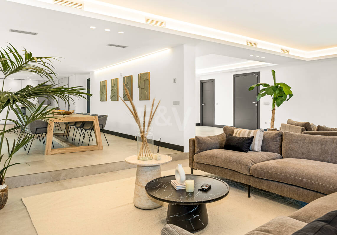 Exclusive Villa with Private Tennis Court Next to Four Seasons Resort